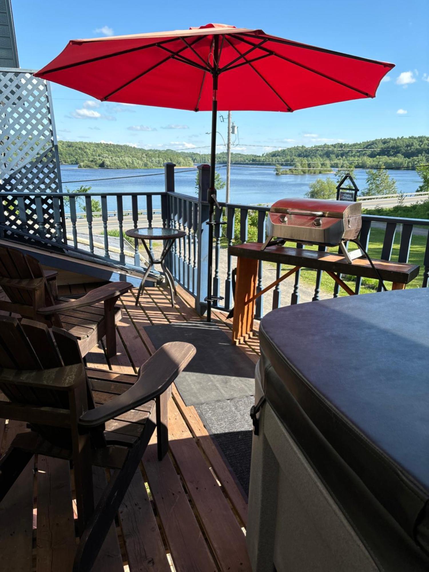 Domaine De La Baie, Les Suites Shawinigan Exteriör bild